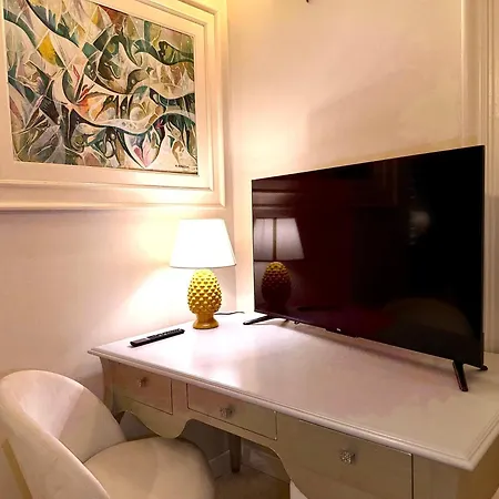Madame Sofia Budget Basement With Large Windows - Leggermente Sotto Il Piano Terra Con Affaccio Giardino * Rome